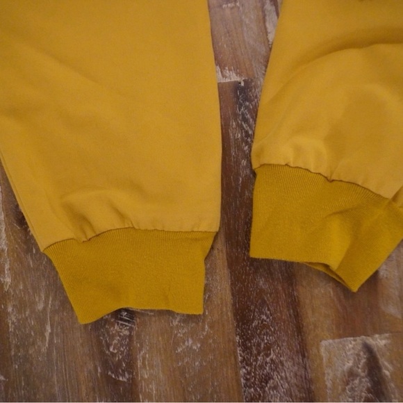 Figs Women’s RARE FIND Mustard Yellow Scrub Set. XS. - Picture 7 of 10